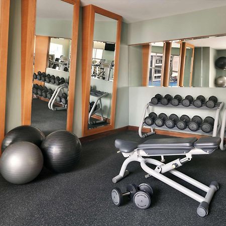 Moevenpick Hotel Jumeirah Beach Dubai Esterno foto A typical gym