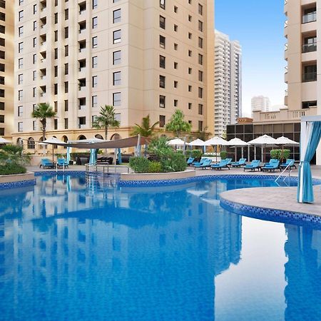 Moevenpick Hotel Jumeirah Beach Dubai Esterno foto The swimming pool at the hotel