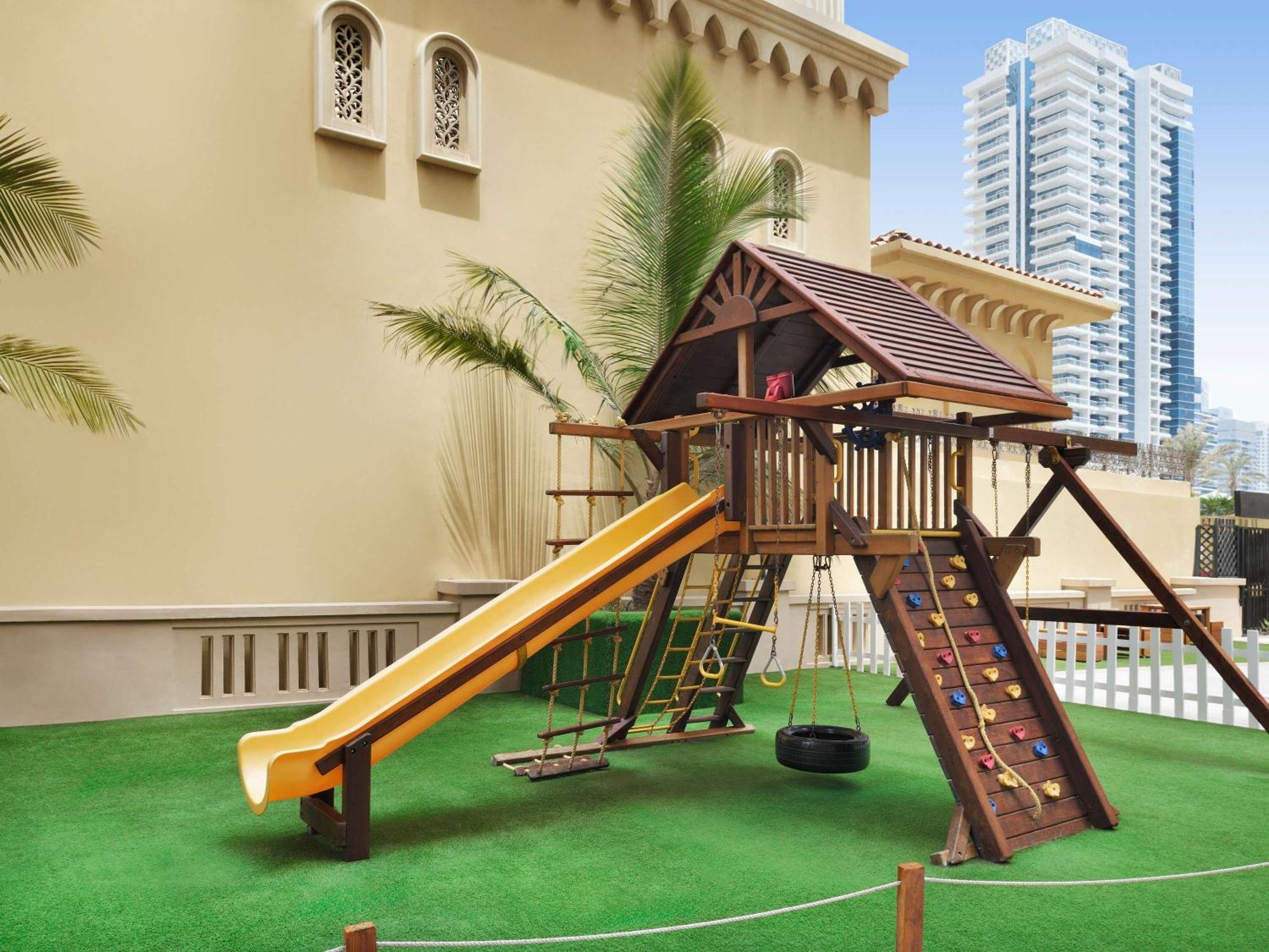Moevenpick Hotel Jumeirah Beach Dubai Esterno foto Playground