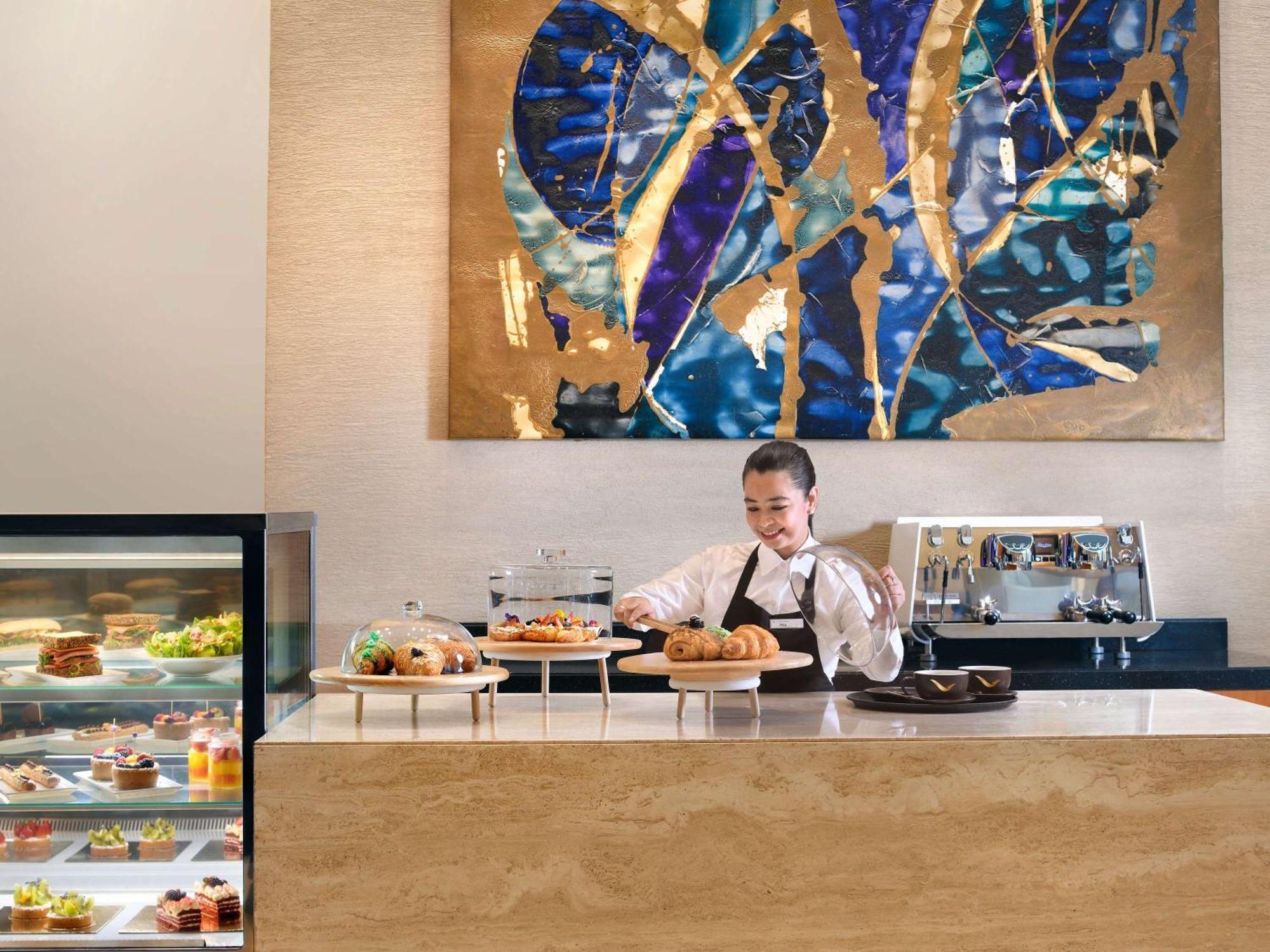 Moevenpick Hotel Jumeirah Beach Dubai Esterno foto The Coffee Bar