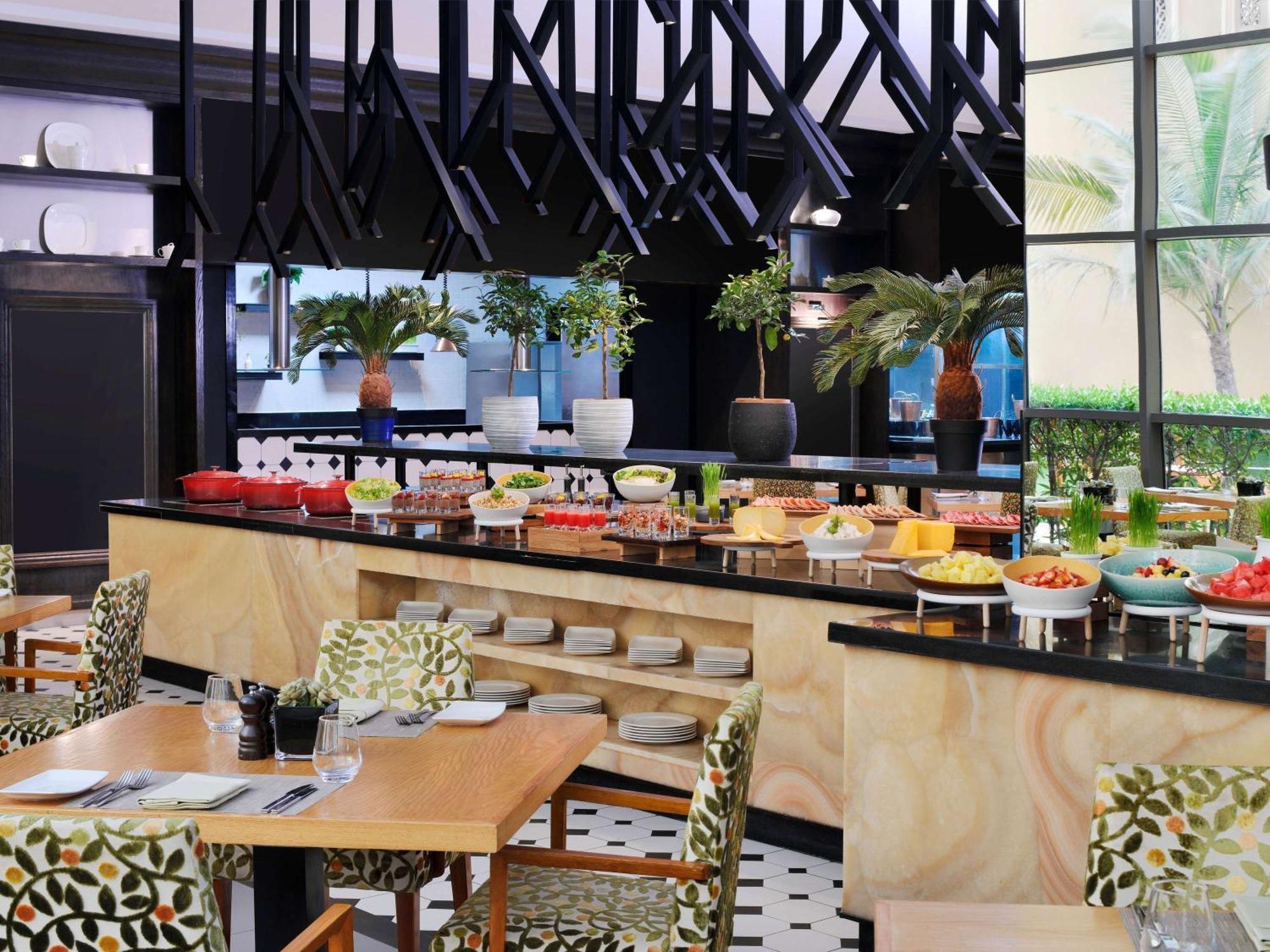 Moevenpick Hotel Jumeirah Beach Dubai Esterno foto The restaurant