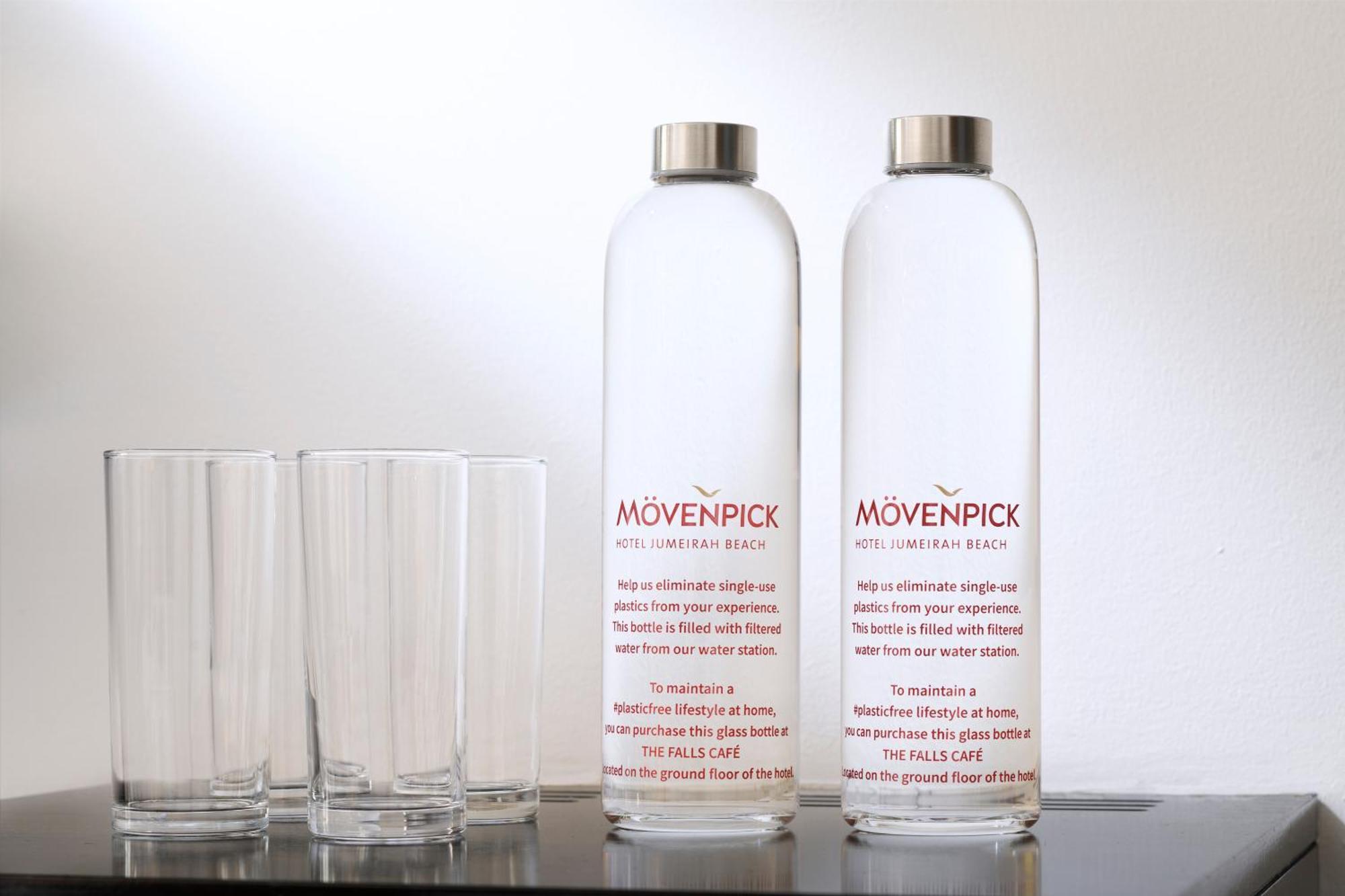 Moevenpick Hotel Jumeirah Beach Dubai Esterno foto Movenpick water bottles