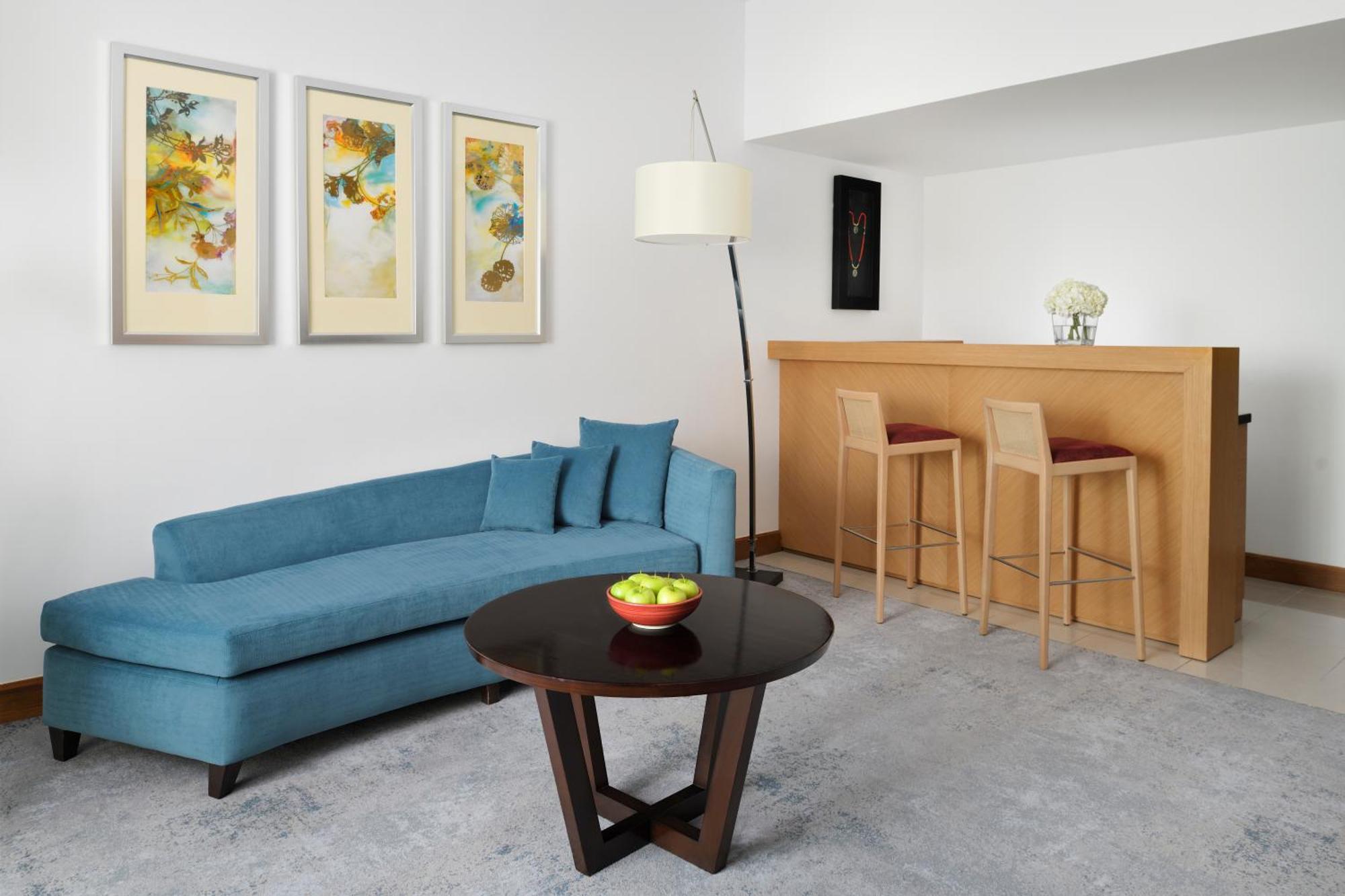 Moevenpick Hotel Jumeirah Beach Dubai Esterno foto A living room