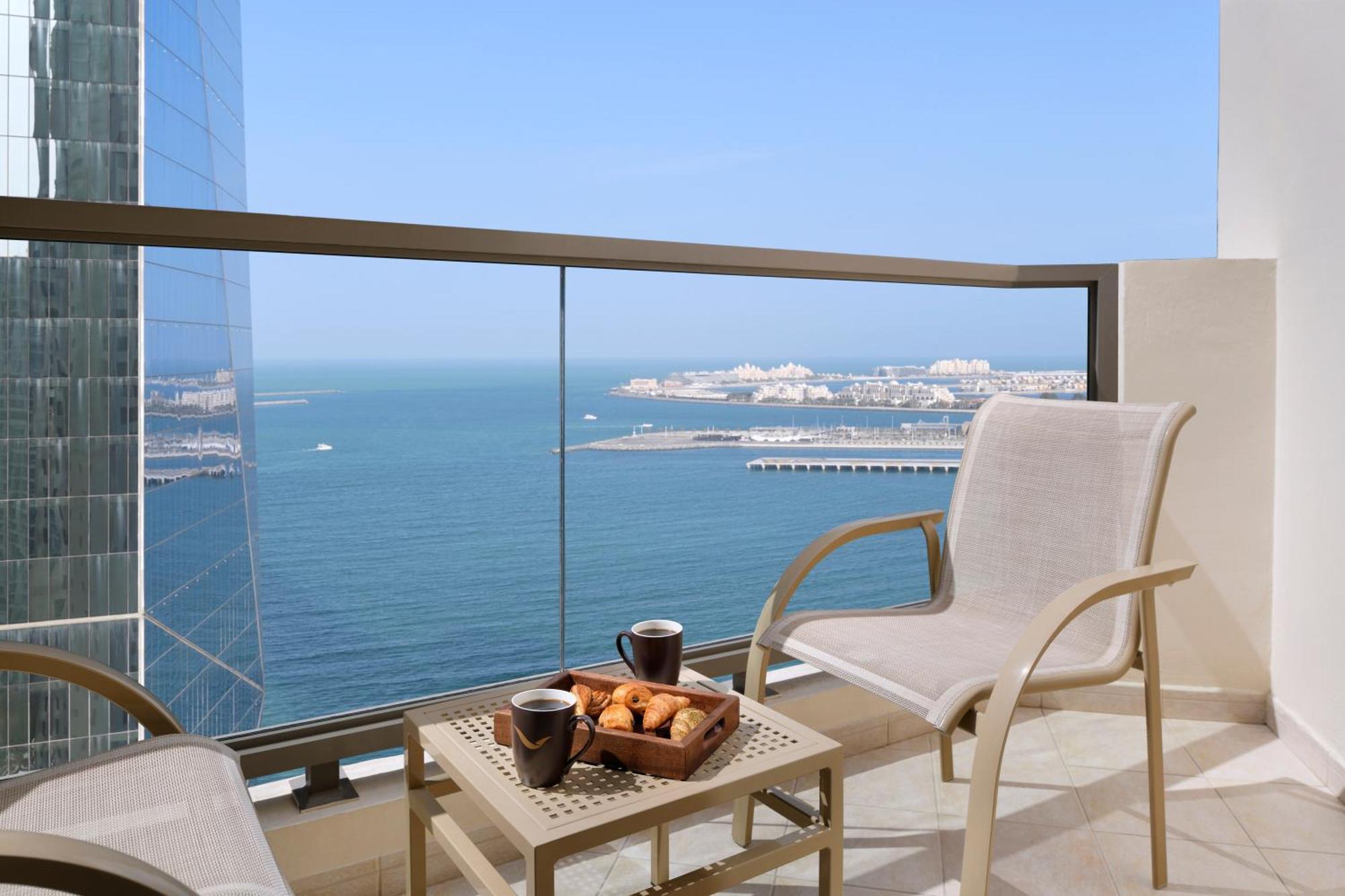 Moevenpick Hotel Jumeirah Beach Dubai Esterno foto View from the balcony of a suite