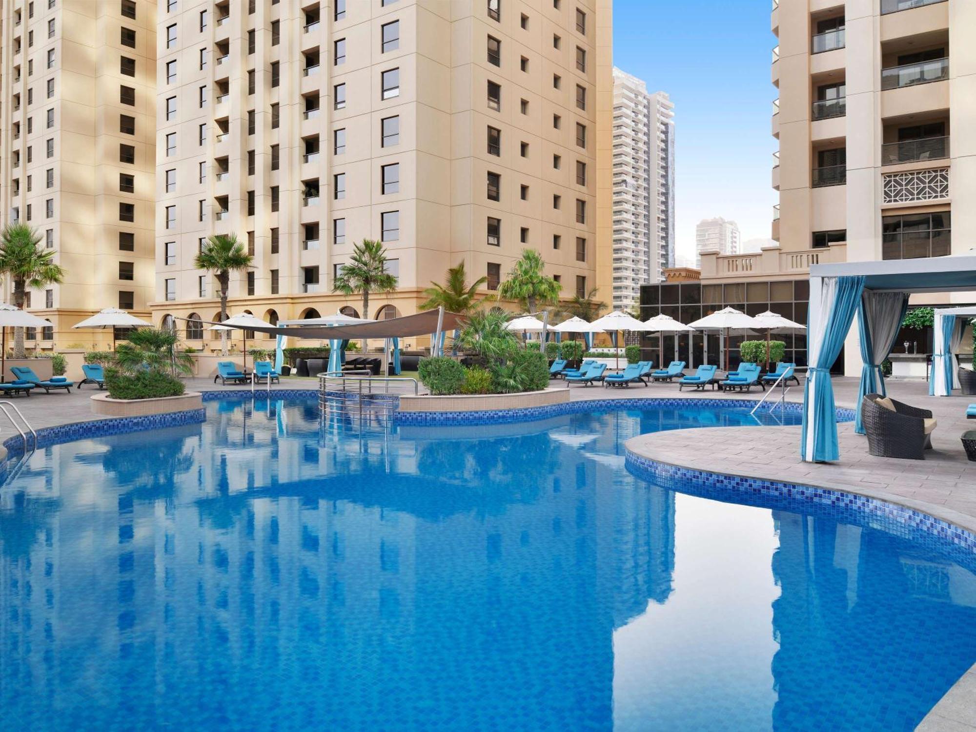 Moevenpick Hotel Jumeirah Beach Dubai Esterno foto The swimming pool at the hotel