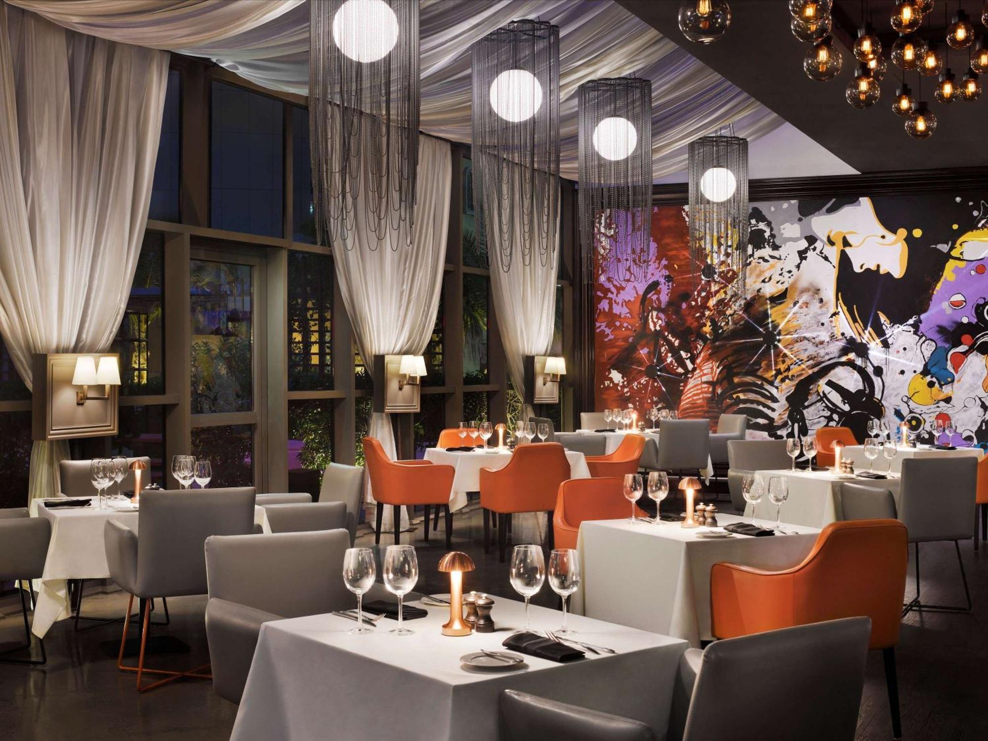 Moevenpick Hotel Jumeirah Beach Dubai Esterno foto The interior of the restaurant