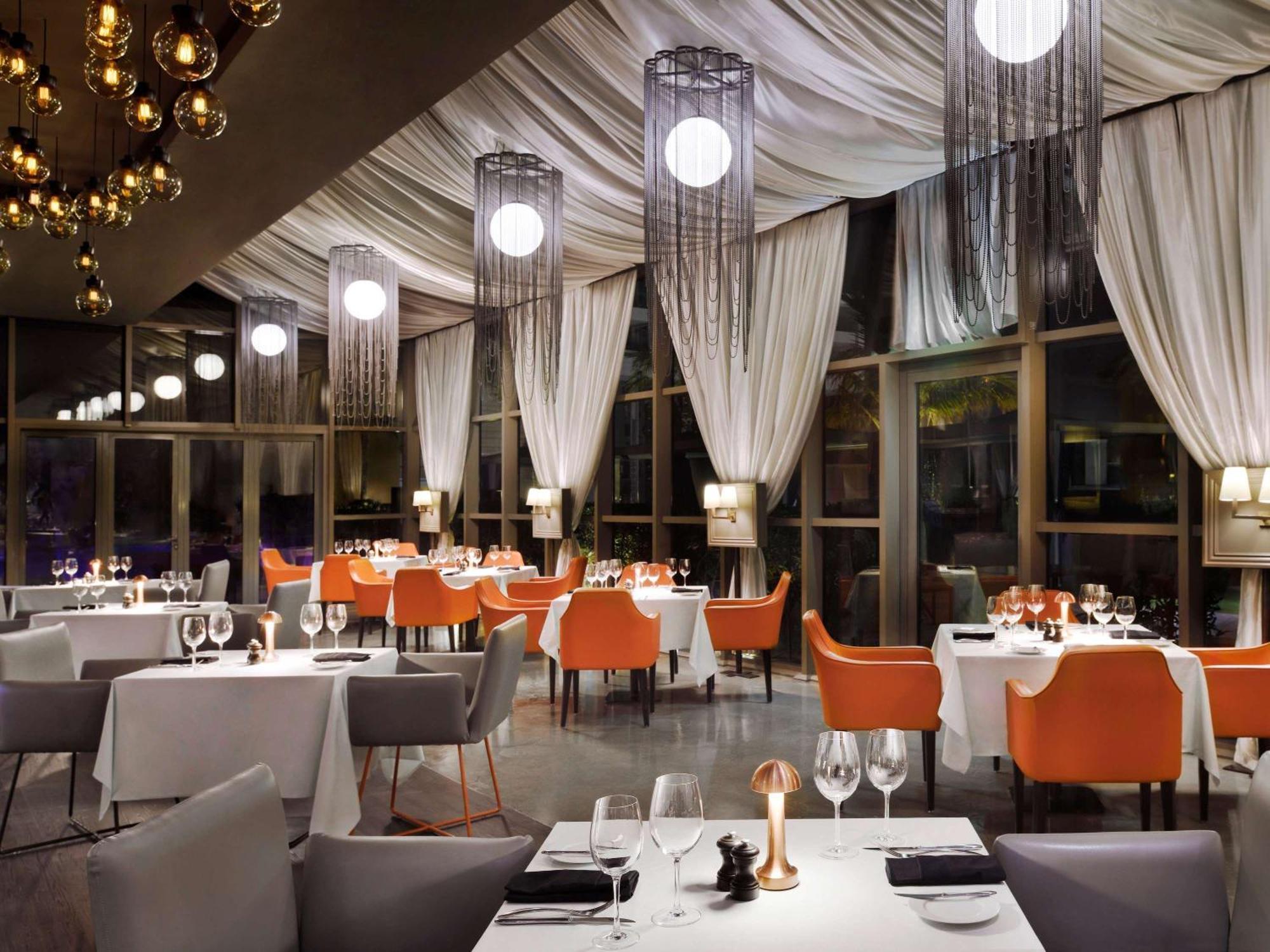 Moevenpick Hotel Jumeirah Beach Dubai Esterno foto The restaurant