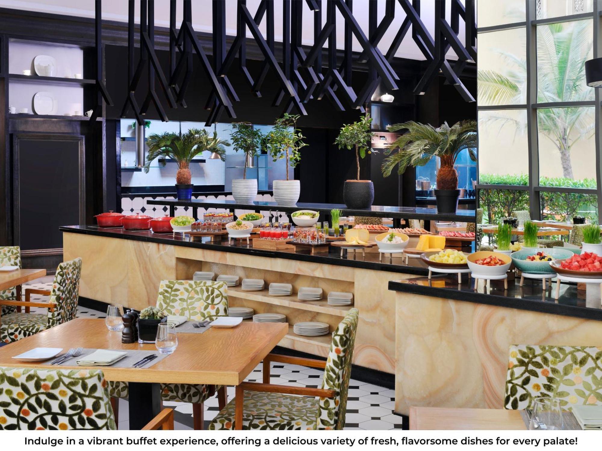 Moevenpick Hotel Jumeirah Beach Dubai Esterno foto The buffet at the hotel