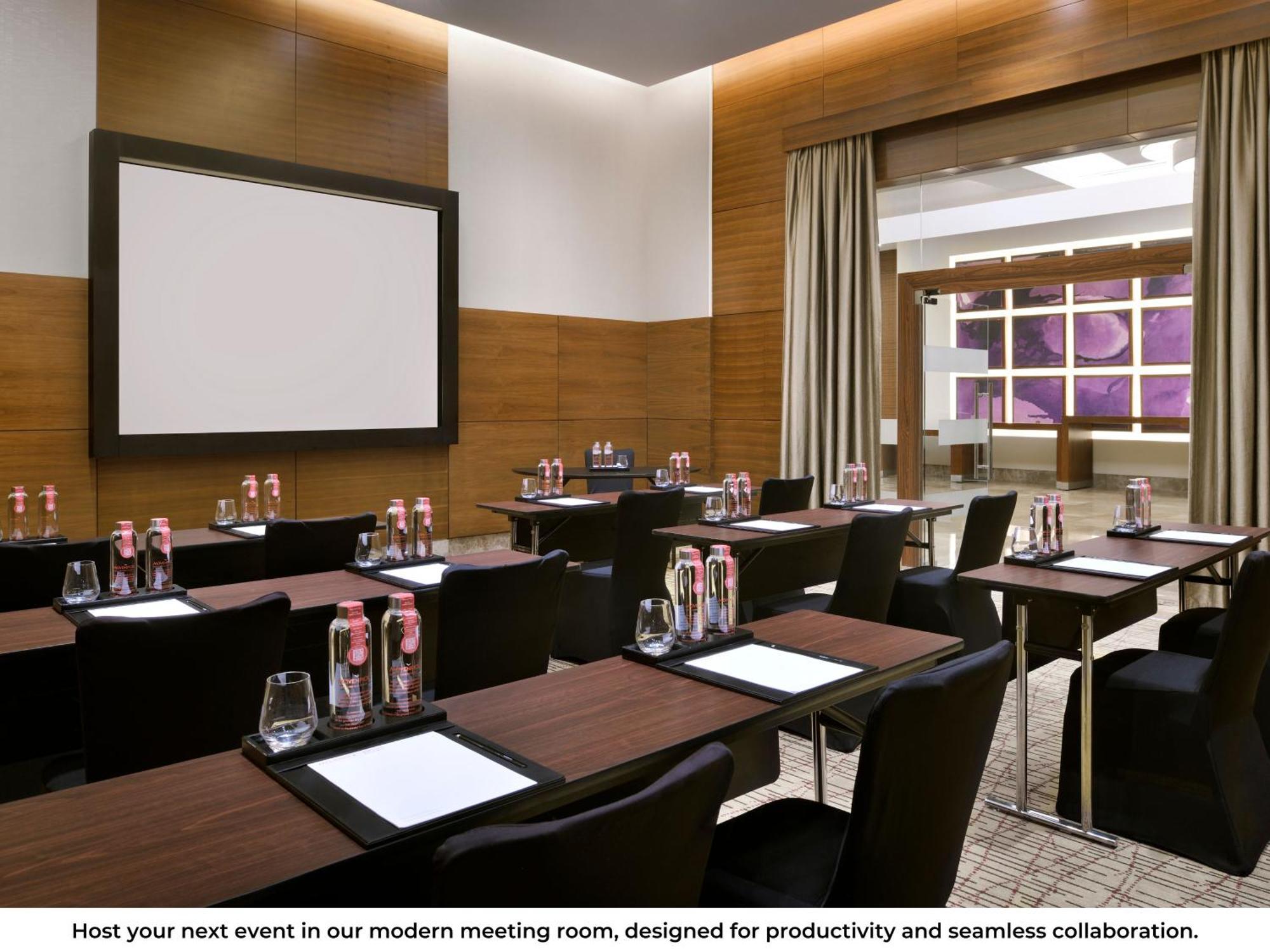 Moevenpick Hotel Jumeirah Beach Dubai Esterno foto Meeting room